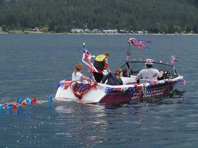 3boatparade2004